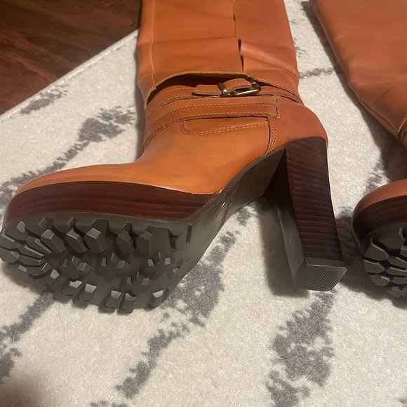 Stylish Tan Leather High Heel Boots - Picture 6 of 12